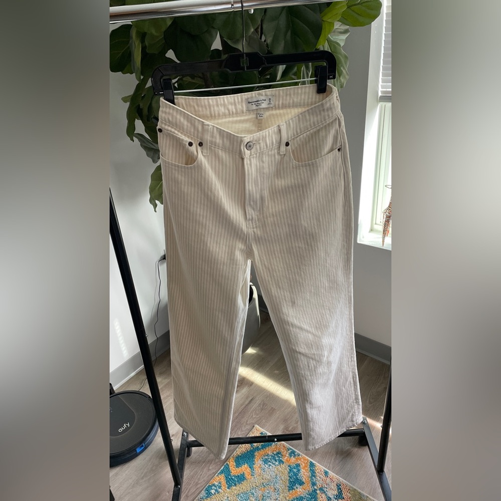 Abercrombie & Fitch Cream High Rise Jeans